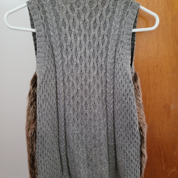 Forever 21 faux fur knit vest - Picture 2 of 3